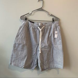 Men’s pinstriped 8” easy short